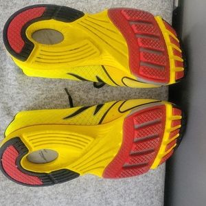 Newton Gravity III, 11.5, neon yellow